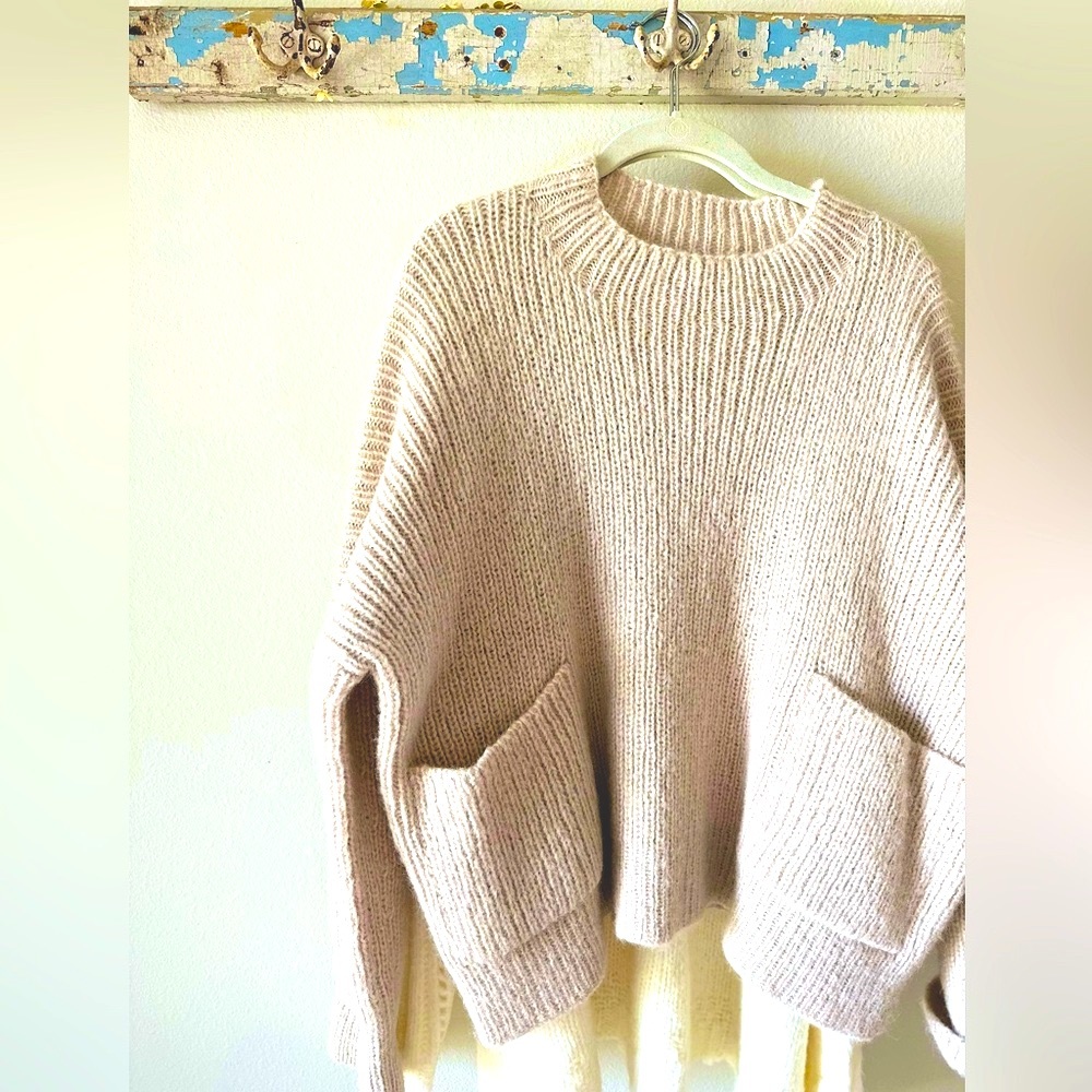 Classic Laura Manoogian neutral sweater, NWOT